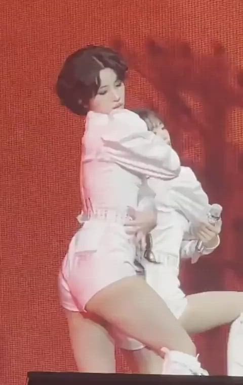 Soyeon Jeon Flaunts Her Sexy Curves in a Stunning Butt Reveal