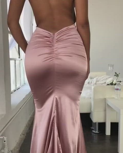 Stunning Stars Show Off Their Hot Curves and Fabulous Butts