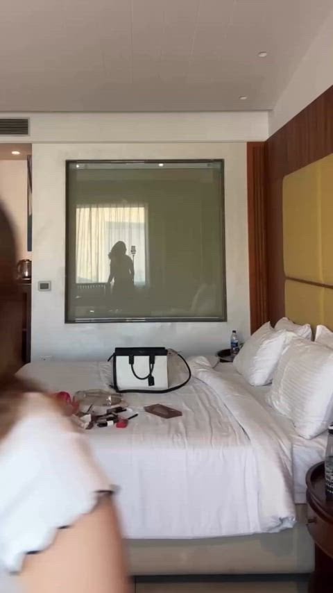 Vamakshi Magotra’s Hot and Sexy Cleavage Reveal