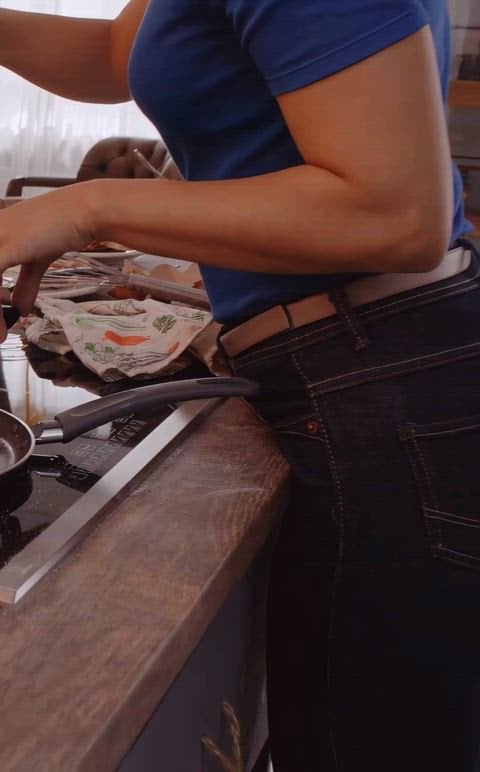 Vanessa Hudgens Shows Off Her Sexy Butt in Stunning Beachwear