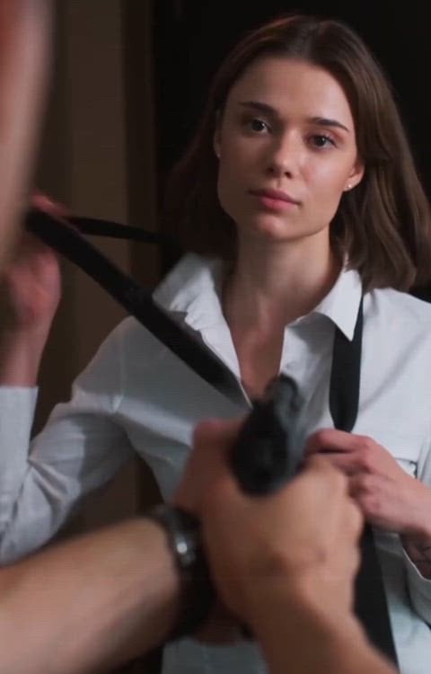 Yulia Buinovskaya’s Sexy Ass Steals the Show in Sizzling Clip