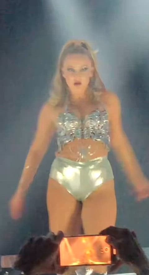 Zara Larsson’s Hot Ass Steals the Spotlight