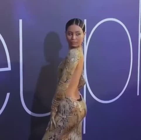 Alexa Demie’s Sexy Butt Revealed in Steamy Video