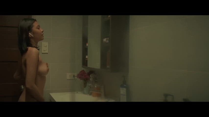 Aliya Raymundo’s nude scene in Violet (2025)