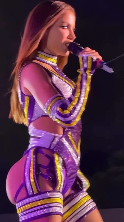 Anitta Goes Wild in a Steamy Hot Session