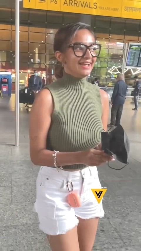 Anushka Sen’s hot appearance in her Instagram video