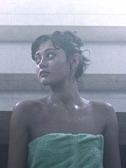 Ella Purnell’s steamy nude scene in Sweetbitter (2018)