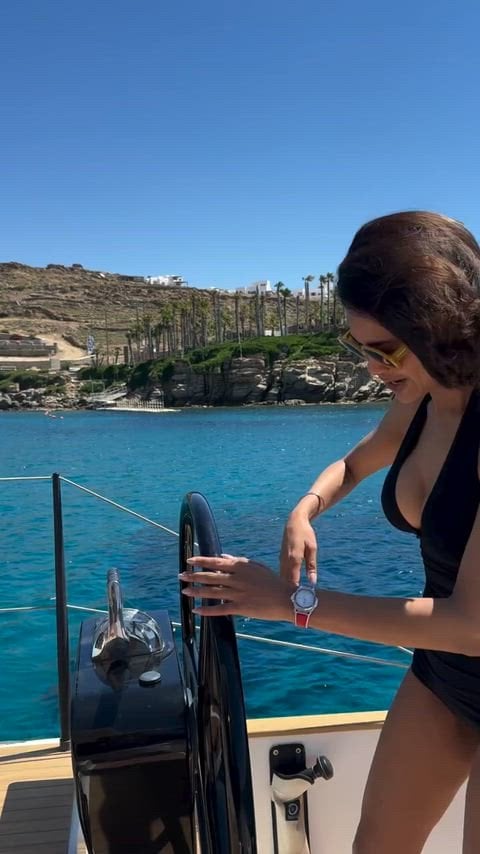 Esha Gupta’s hot appearance in her latest video