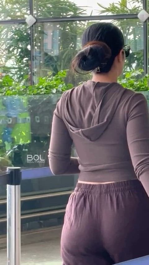 Hot Dhanashree Verma Shows Off Her Sexy Style