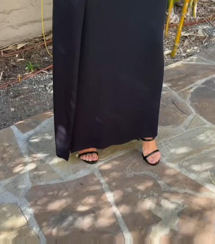 Hot and Sexy Alison Brie in Stunning Outfits