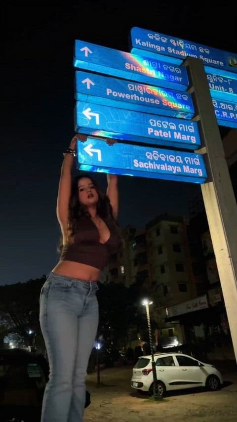 Hot and Sexy Mayurikaa Showing Off Her Stunning Cleavage