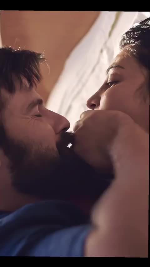 Hot and Sexy Shruti Haasan Shows Off Her Curves