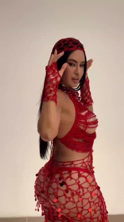 Isabelle Nogueira Shows Off Her Hot Ass in a Steamy Video