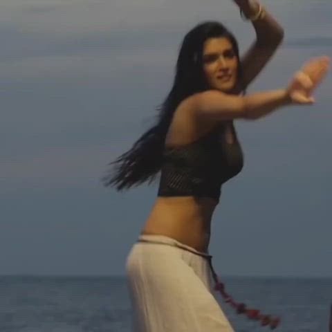 Kirti Sanon’s Hot Belly Dance in an Instagram Video