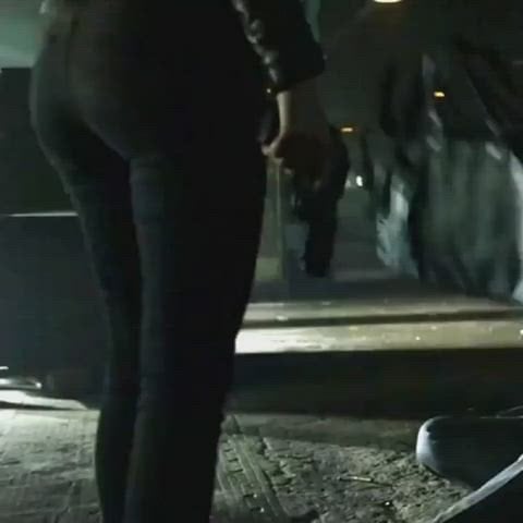 Lauren Cohan’s Hot and Sexy Butt Showcased in Stunning Clips