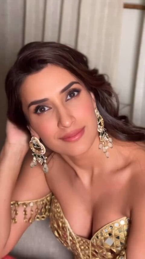 Pragya Kapoor’s Hot Instagram Video