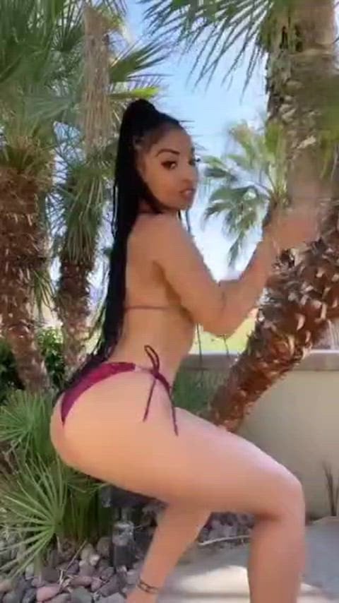 Shenseea’s Hot Ass Steals the Show in Sultry Clip