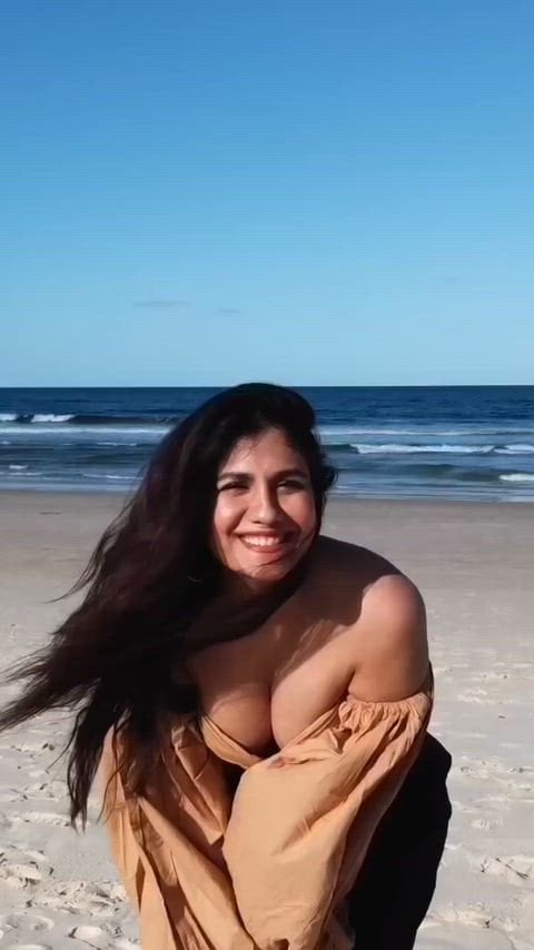 Shreya Dhanwanthary’s hot appearance in her latest Instagram video