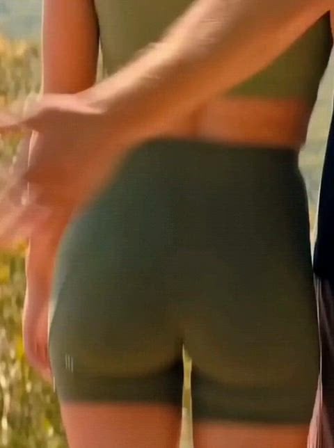 Sydney Sweeney’s Hot Ass Steals the Spotlight in This Must-See Video