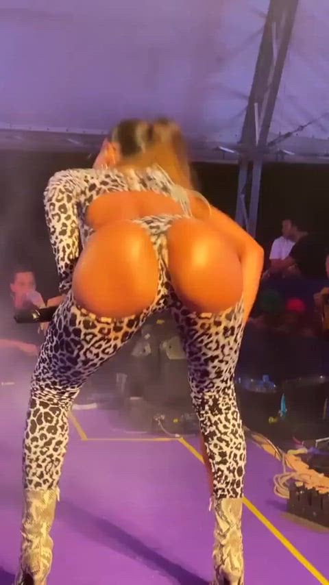 Anitta’s Hot Ass Steals the Show in This Sexy Video