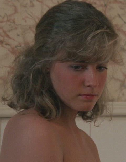 Elisabeth Shue’s Sexy Bottom Steals the Show