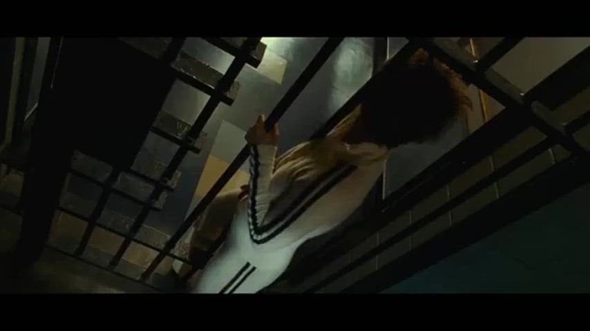 Halle Berry’s Sexy Ass Steals the Show in Stunning Hot Reveal