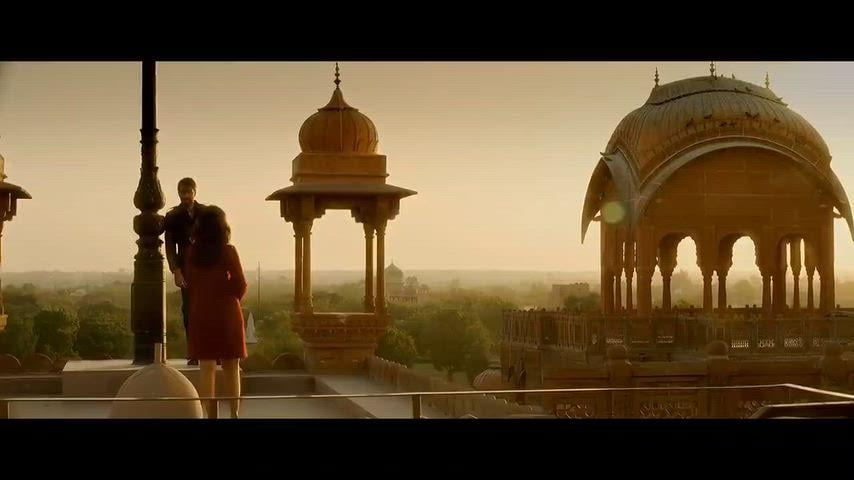 Ileana D’Cruz sizzles in a steamy nude scene.