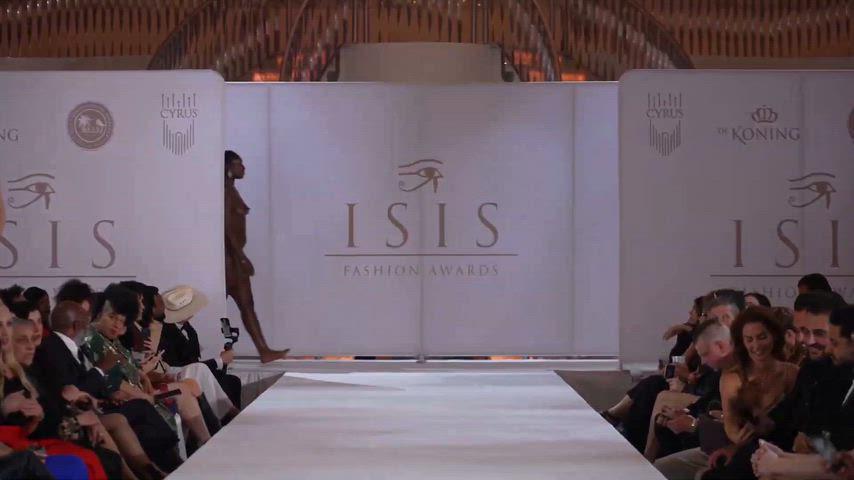 Joa Nova in a nude scene at the Isis Fashion Awards 2025