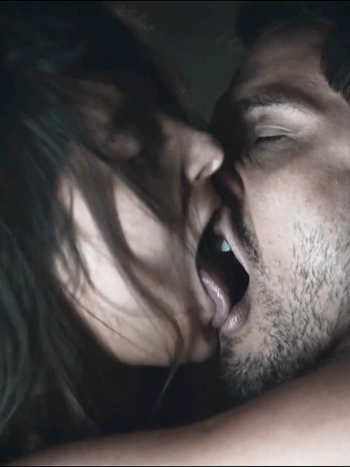 Julia Byrro’s steamy tongue play in a nude scene from Verdades Secretas s02