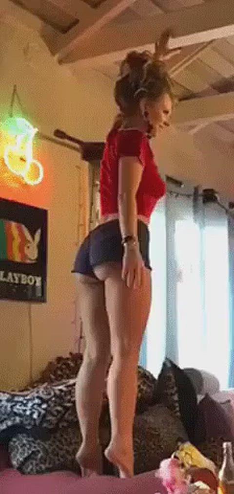 Juno Temple’s Hot Ass Steals the Spotlight in This Sultry Clip