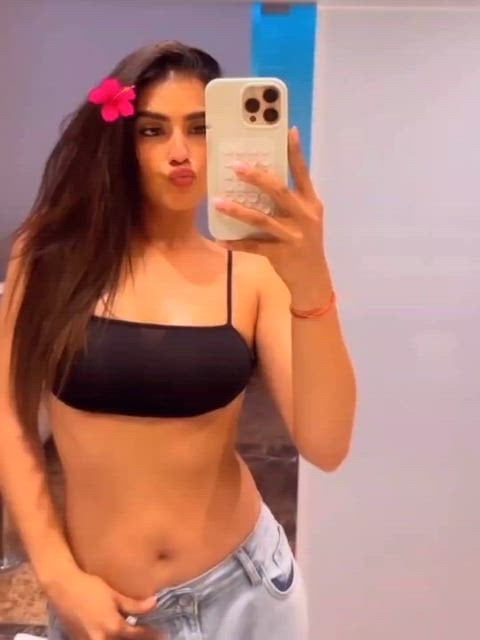 Kavya Thapar’s sexy appearance in her Instagram video