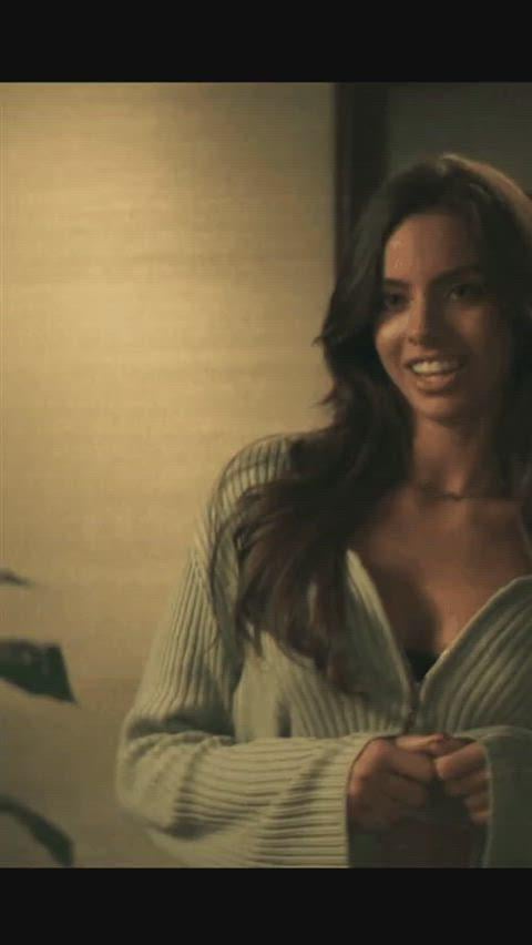 Priscilla Huggins Shows Off Her Sexy Booty in Stunning Clip