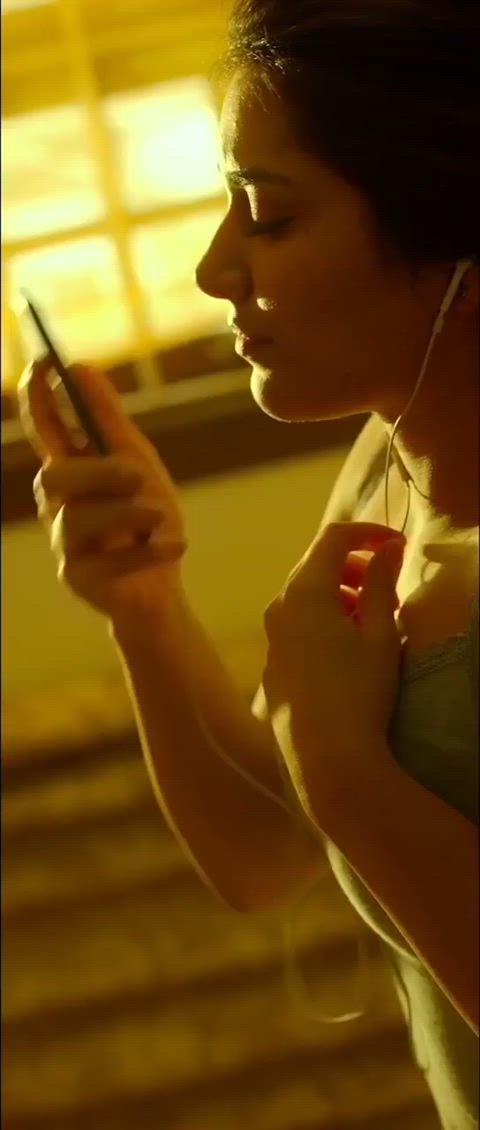 Raashi Khanna’s Hot Cleavage Moments in Movies and TV Series