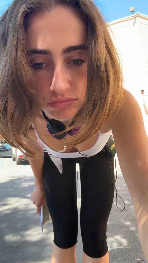 Rachel Sennott’s Jaw-Dropping Hot Butt Moments Unveiled