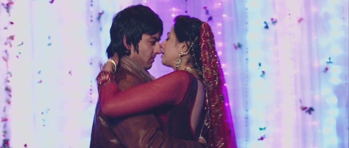 Rakul Preet Singh goes wild with an extreme kiss in Yaariyan