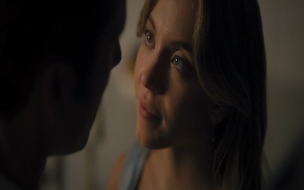 Sydney Sweeney’s Steamy Nude Bathing and Sex Scene!