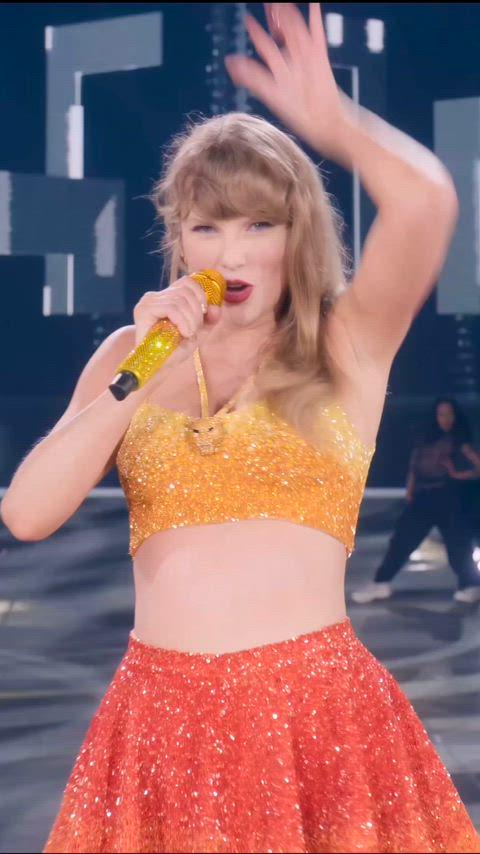 Taylor Swift Goes Wild in a Sexy, Provocative Outdoor Photoshoot