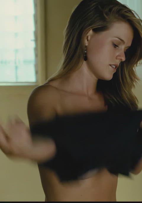 Alice Eve’s steamy nude scene in Crossing Over from 2009