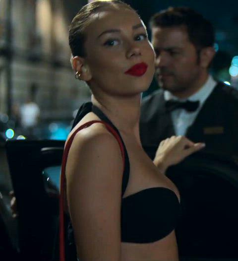 Ester Expósito Goes Wild in a Steamy & Sexy Showcase