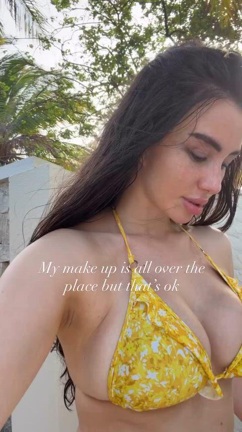 Hot Giorgia Andriani Shows off Her Sexy Curves