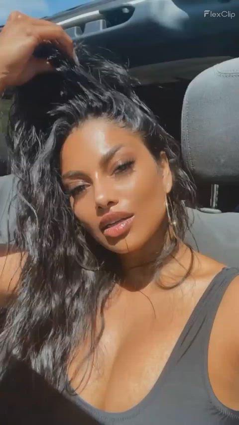 Hot and Sexy Chandrika Ravi Shows Off Her Curves