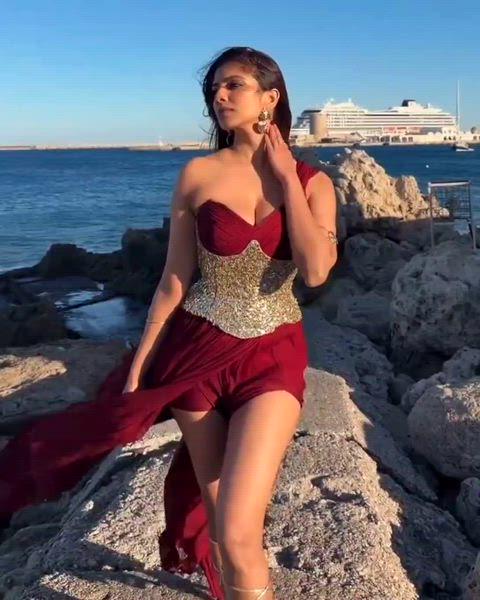 Hot and Sexy Malavika Mohanan Shows Off Her Curves