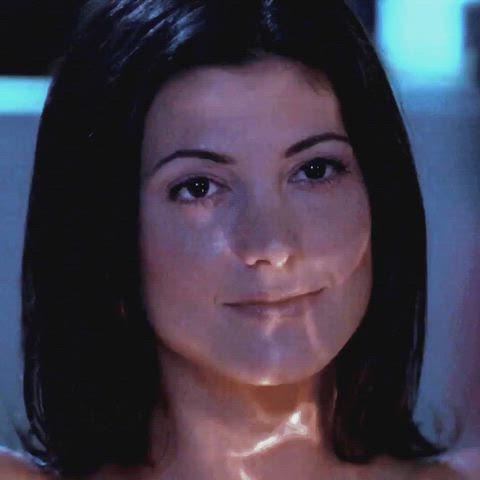 Julia Benson’s Stunning Sexy Moments