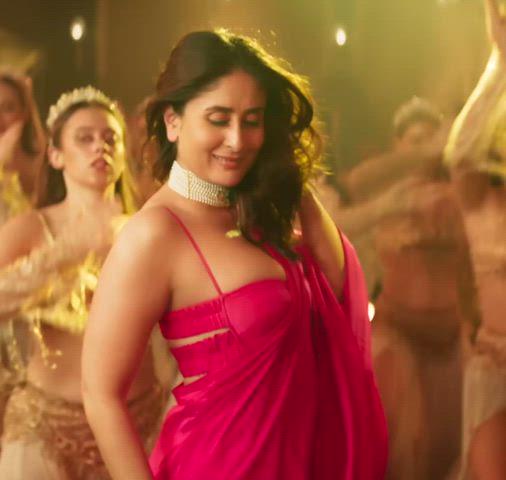 Kareena Kapoor heats up the screen in this sexy nude scene.