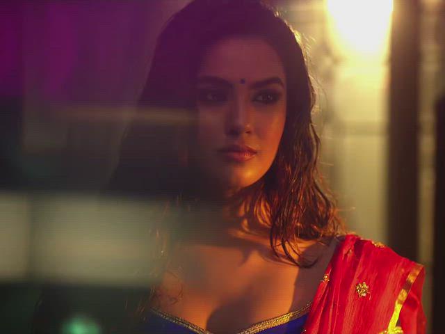 Kavya Thapar’s Hot Moments in a Steamy Video