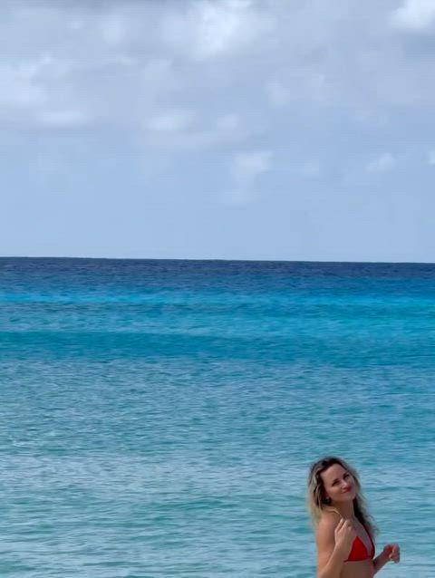 Shantel VanSanten Shows Off Her Sexy Butt in Stunning Clip