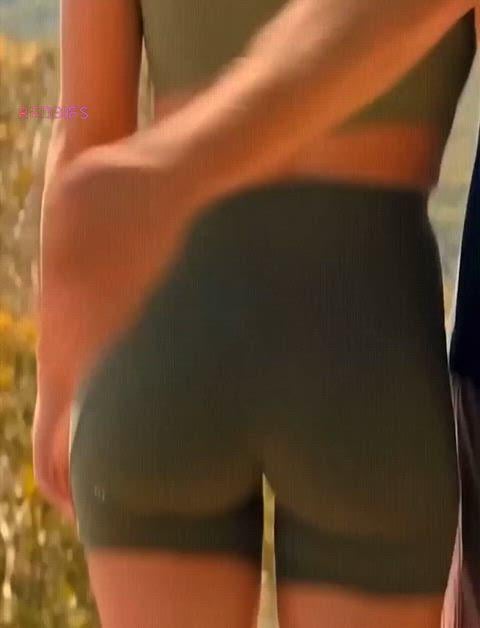 Sydney Sweeney’s Hot Ass Steals the Show