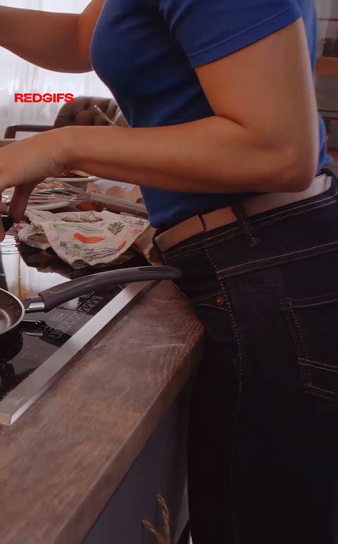 Vanessa Hudgens Shows Off Her Sexy Curves and Amazing Ass