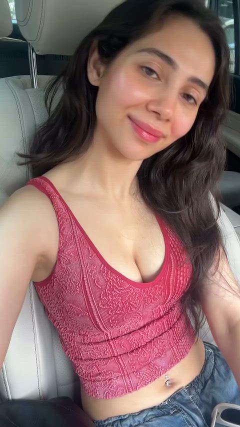 Zarahh Khan’s hot appearance in her latest Instagram video