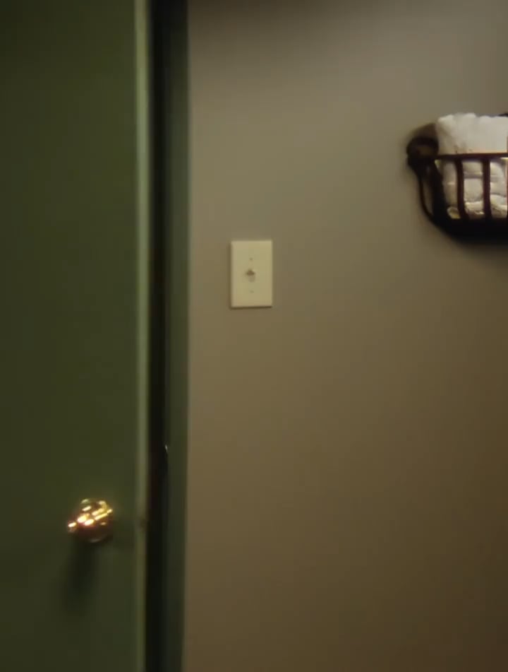 Hot and Sexy Jennifer Love Hewitt Shows Off Her Curves